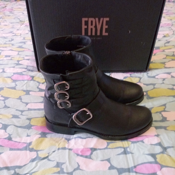 Frye Veronica Belted Short Boots - Picture 2 of 12